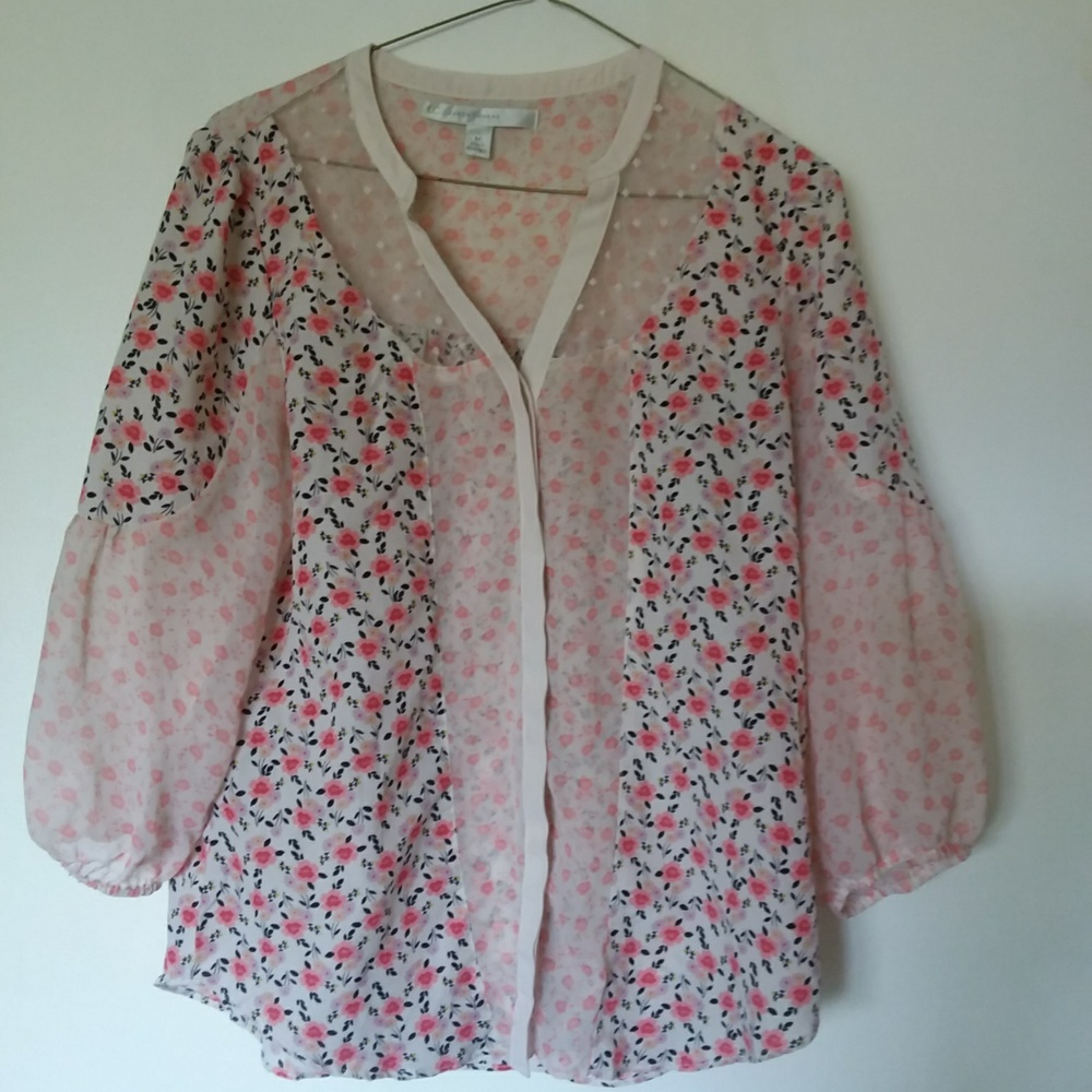 LAUREN CONRAD ladies top. Size medium.